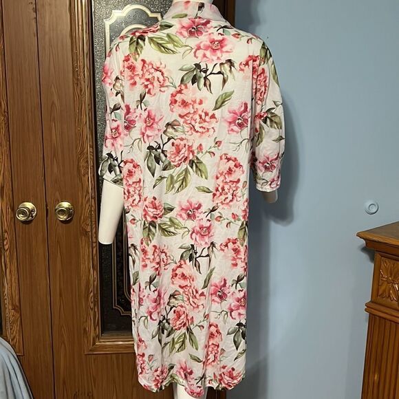 MuMu Robe - Picture 5 of 7